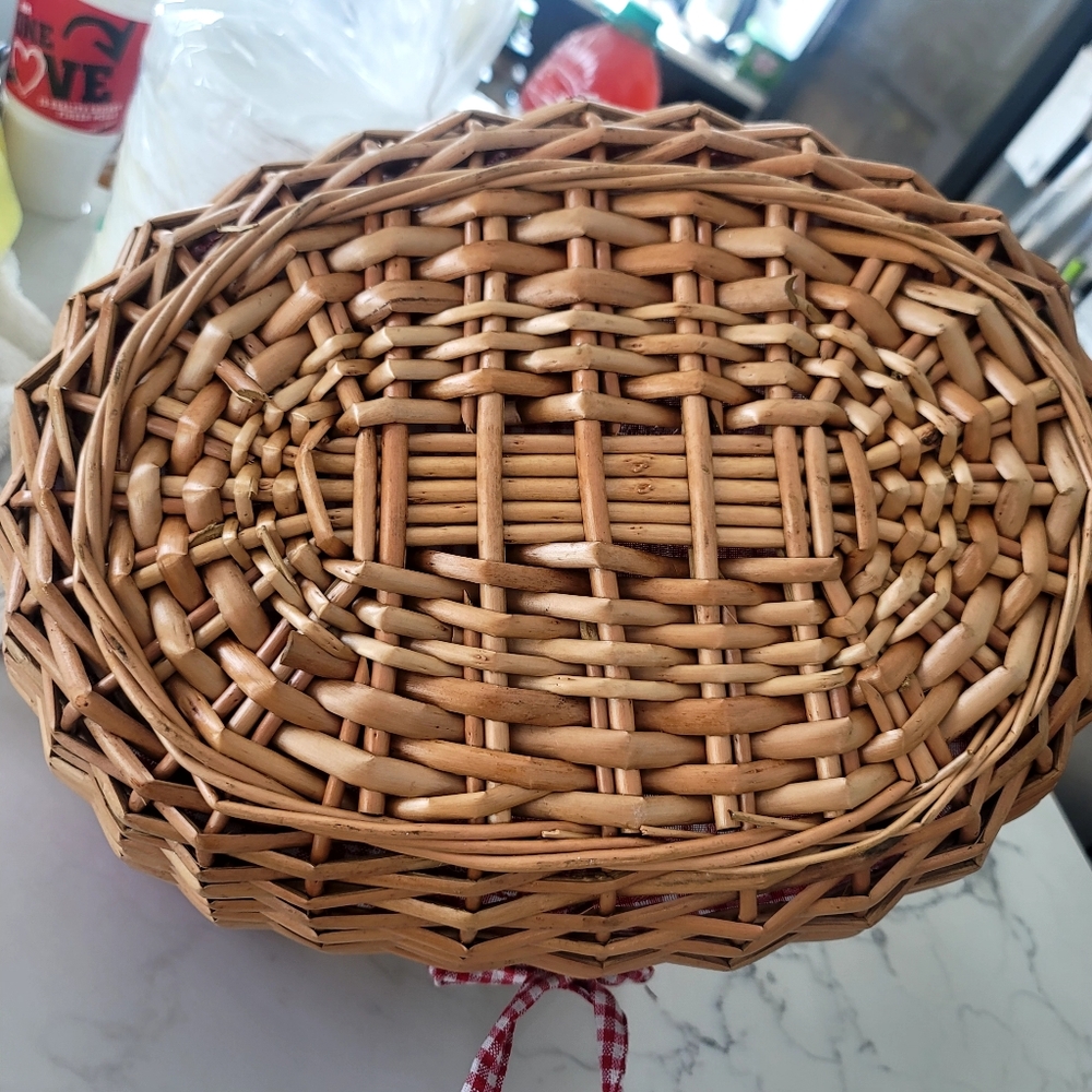 ​Picnic Time Wicker Picnic Basket Vintage  Red & White Gingham Liner Cottagecore - Picture 5 of 16